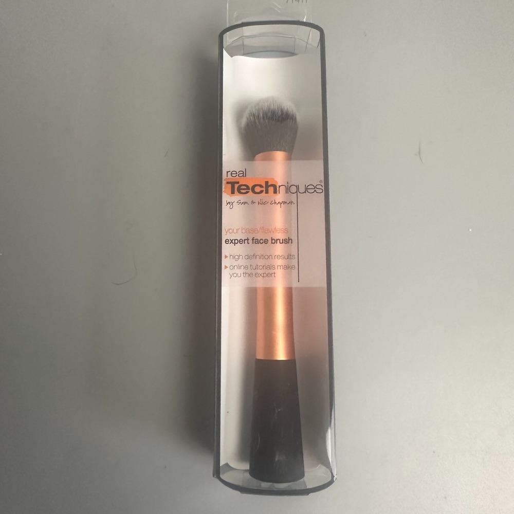 Real Techniques Expert Face Brush Sam & Nic‎ Chapman Foundation Makeup Brush NEW